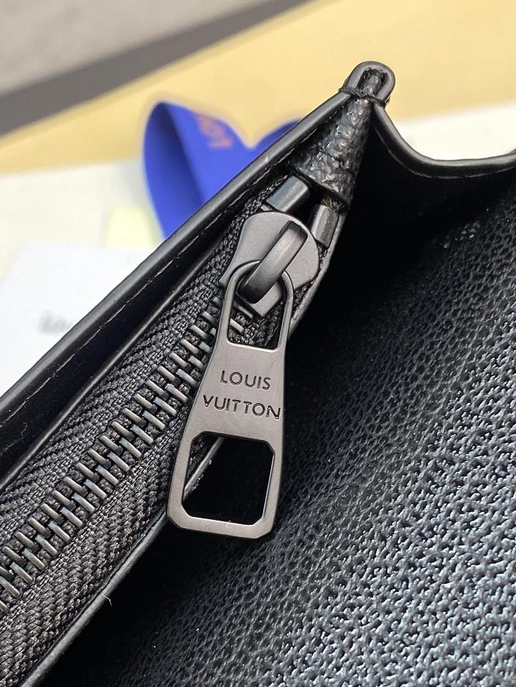 In conclusion the combination of an LV wallet N82509 and long clip in ostrich leather rep