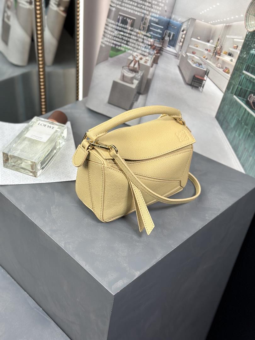 Cream yellowNew color toSize 181258cmThe bag is ultra light in weight without any burden It is