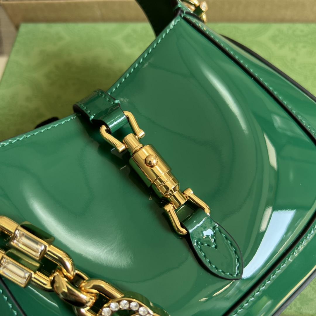 Equipped with a full set of green packaging on the counter the Jackie 1961 series mini backpac