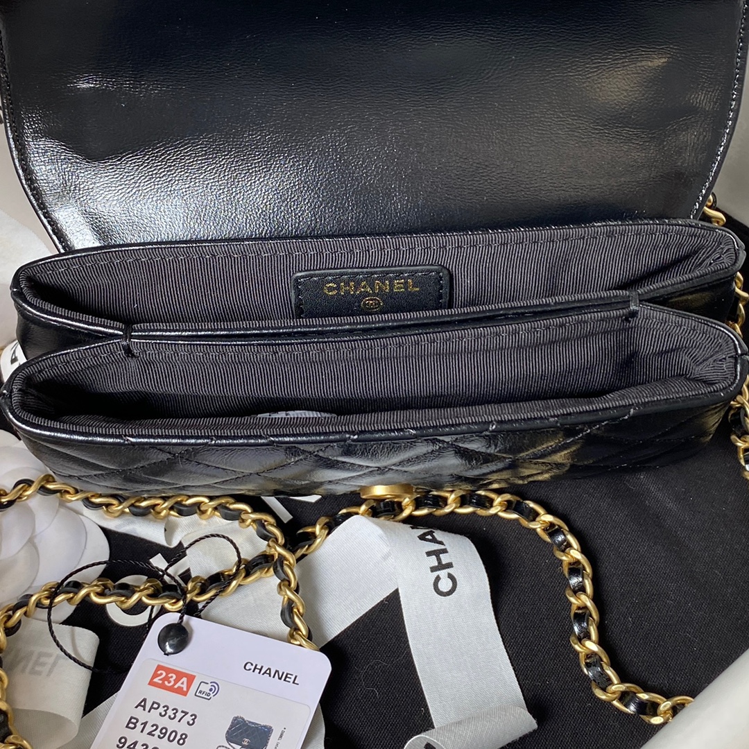 Chanel23A Advanced Handicrafting Workshop Series Black Gold Leather Chain Wearing Small Bag AP