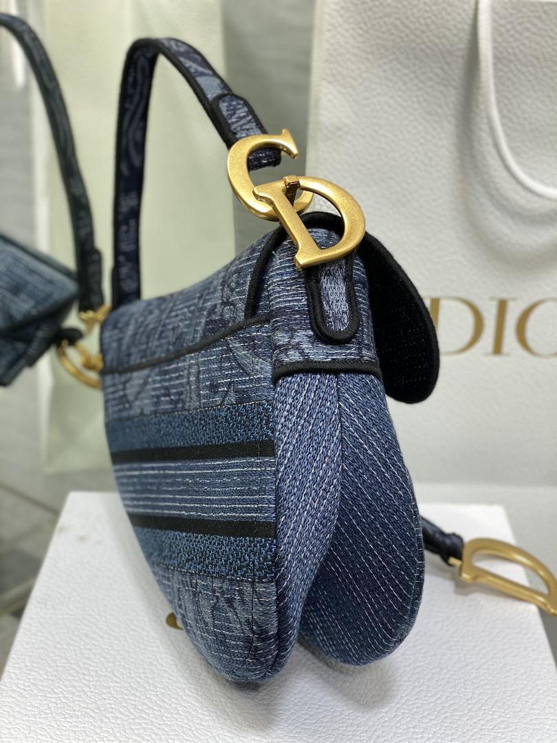 Dior in stock Saddle bags new early autumn denim blue embroidery is a reincarnation of f