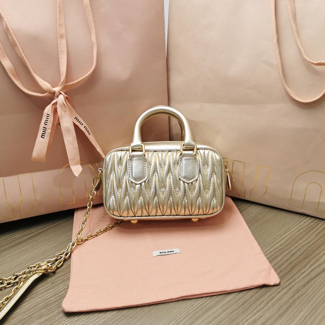 Small size The M familys new product Too Pretty Bowling Handbag features imported lamb skin cl