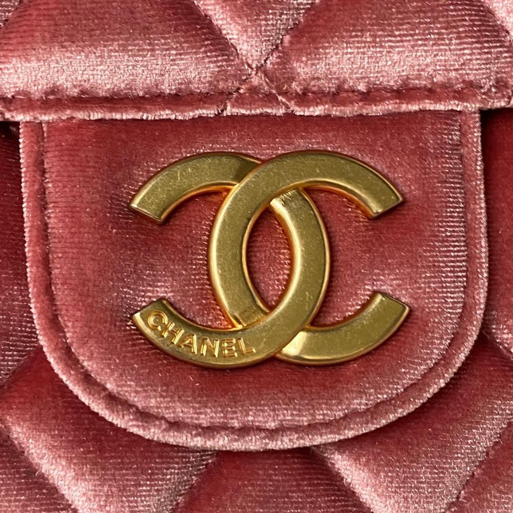 The mid size Chanel23 AS4322 velvet hobo stable shoulder bag has the highest attention to