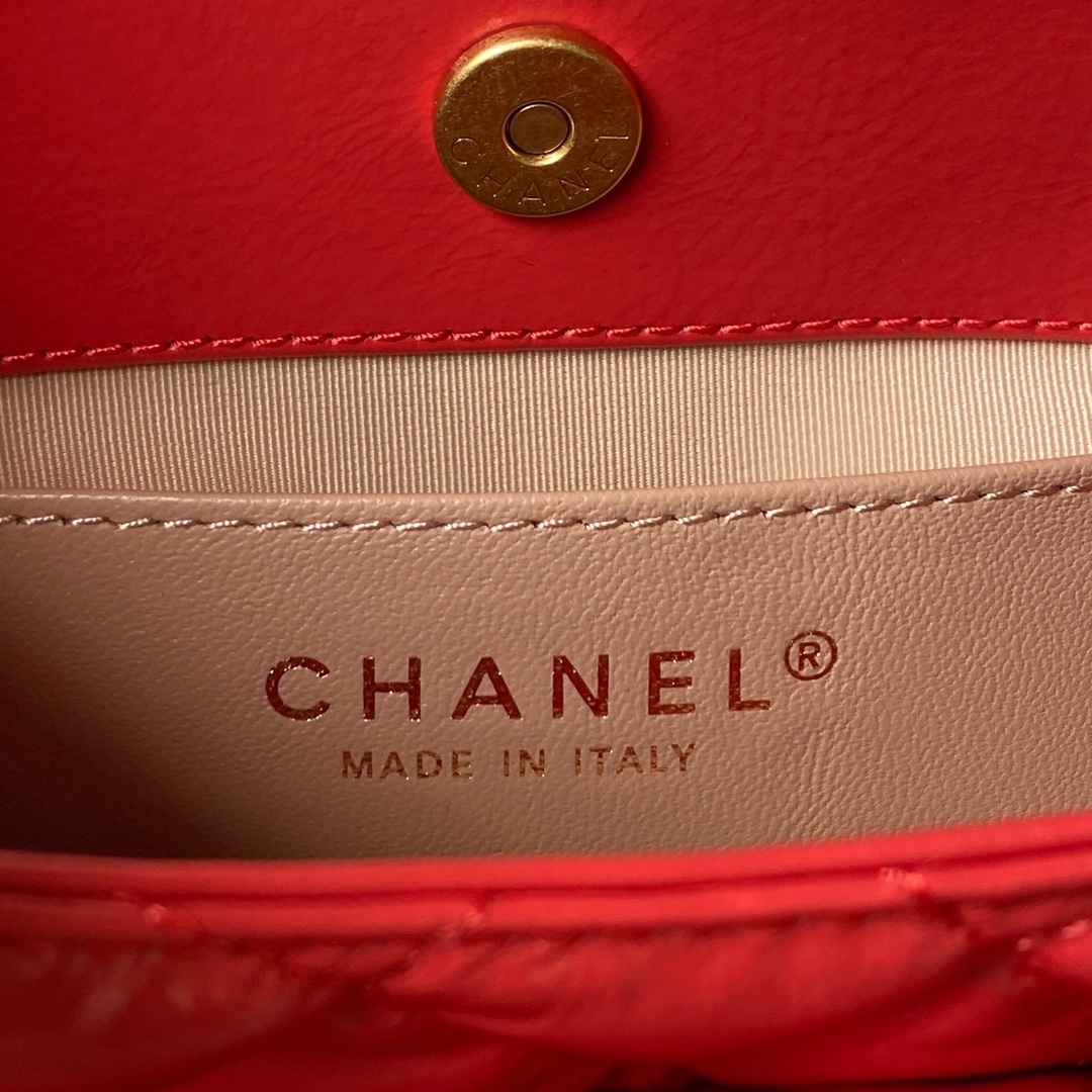 The small Chanel23C model AS3710 oil wax leather hobo stable shoulder bag has the highest atte