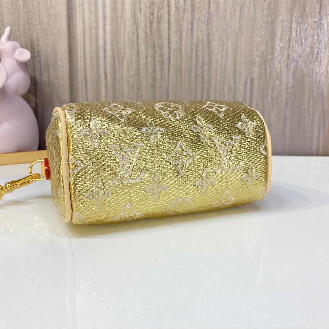 M82242 Gold Nano Speedy Handbag This Nano Speedy handbag incorporates the Monogram series