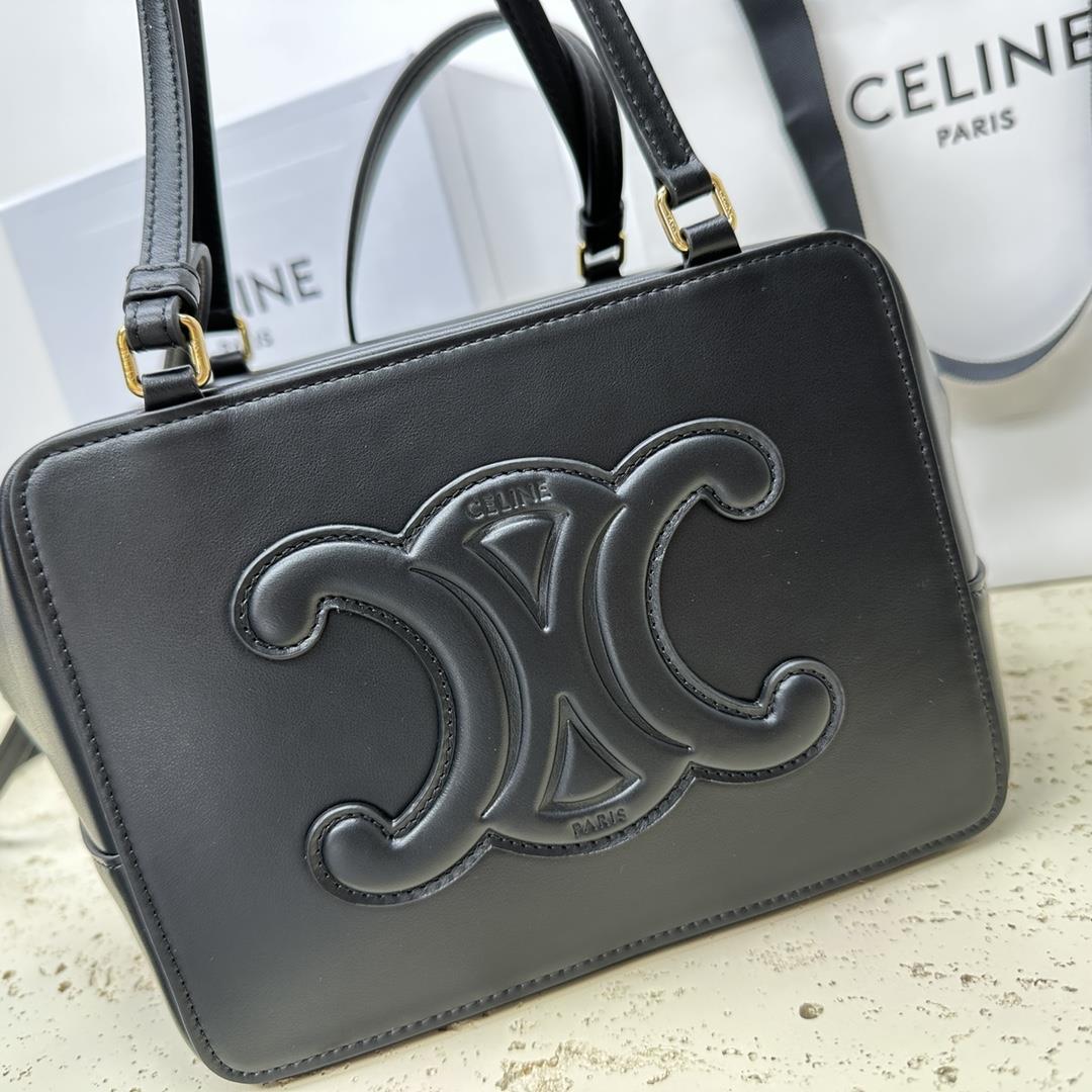 Celines new FOLDED CUBE smooth cow leather handbag lined with suede cow leather carrying shoul