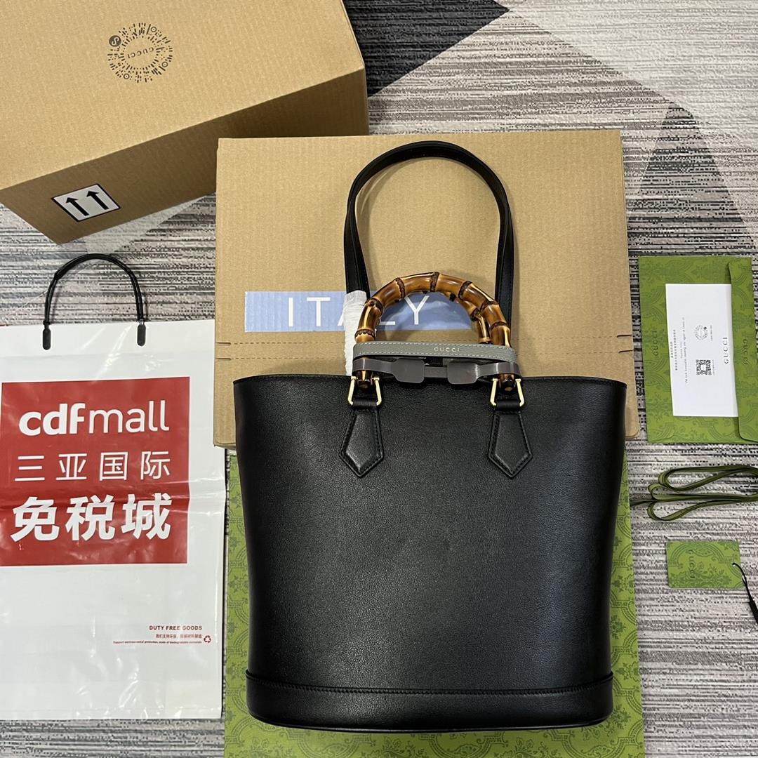 Equipped with a complete set of packaging GG Dianas bamboo tote bag inherits the brands design