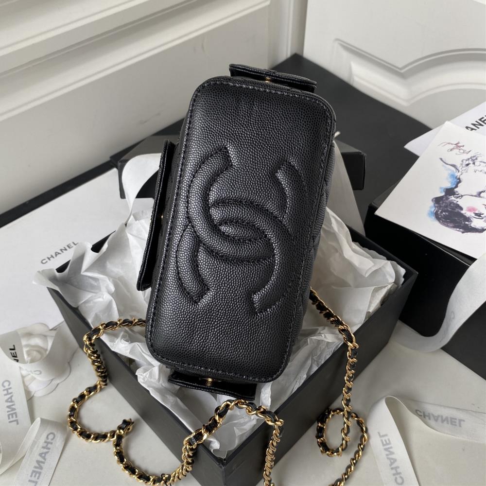 Chanel granular calf leather AS3017Cargo makeup bagThis product is made of granular calf l