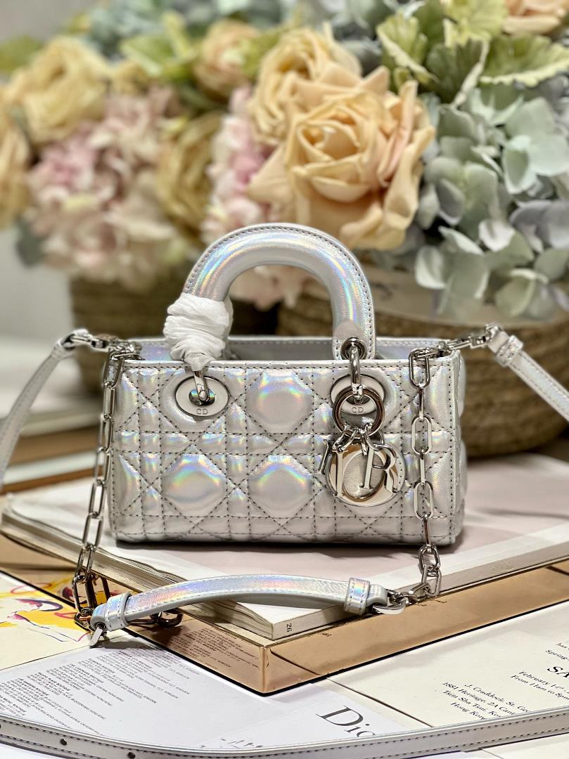 Mini DIOR OR LADY DJOY Handbag Fluorescent Silver GreyThis Lady DJoy handbag comes from the Dior Or