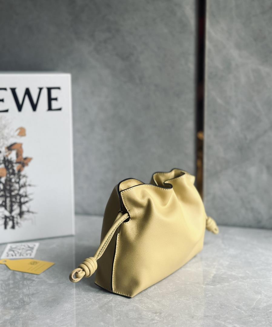 Small LOEWE Loewes new Flamenco upgraded lucky bag is made of soft and delicate calf leather t