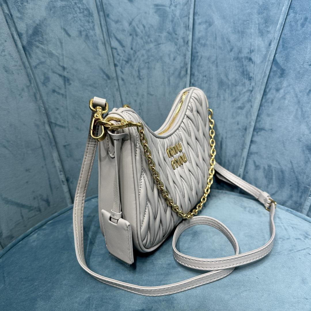 New Miumiu Pleated Chain Bag This brand new soft sheepskin shoulder bag features exquisite