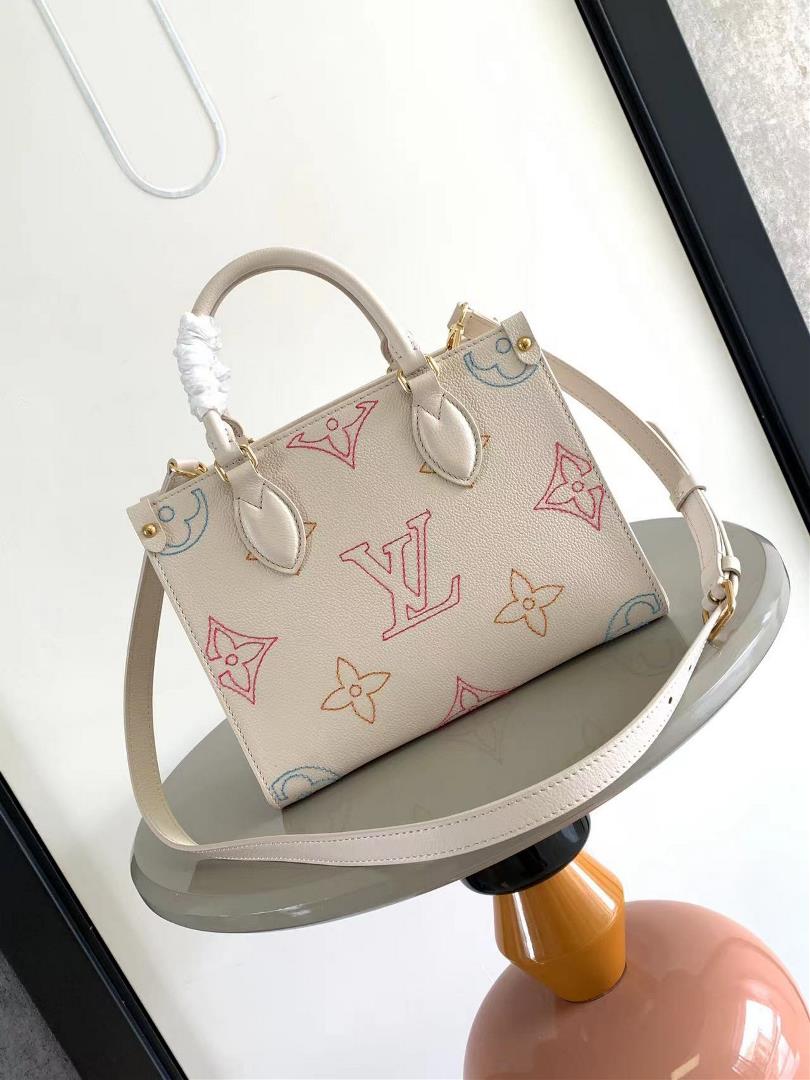 M45653 Embroidered Thread M46629 This OnTheGo small handbag is from the autumn of 2023 LV