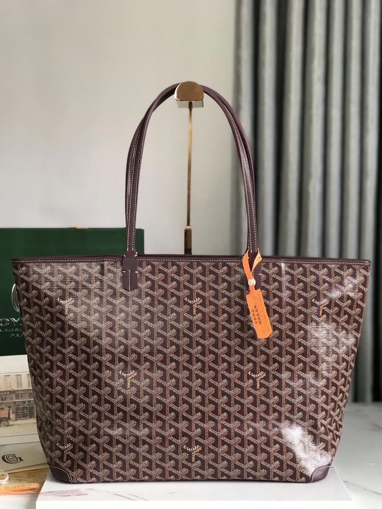 Goyard has undergone multiple studies and improvements continuously improving the fabric and leather and providing exclusive customization in all as