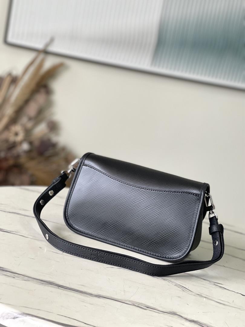 M59386 Black This Buci handbag is made of iconic Epi leather with smooth leather accents