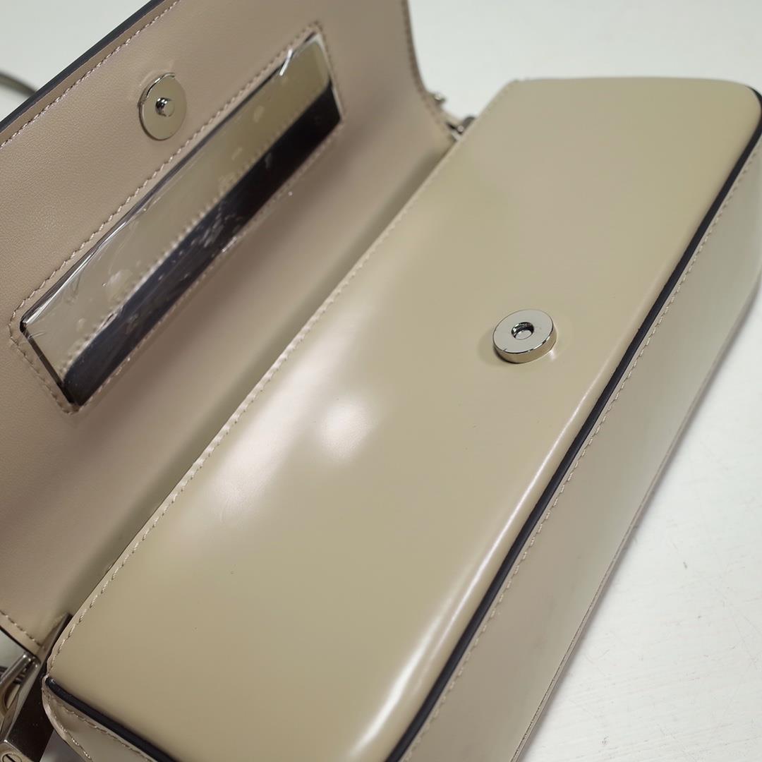 The FENDI handheld bag is made of beige brushed leather material decorated with large F metal 