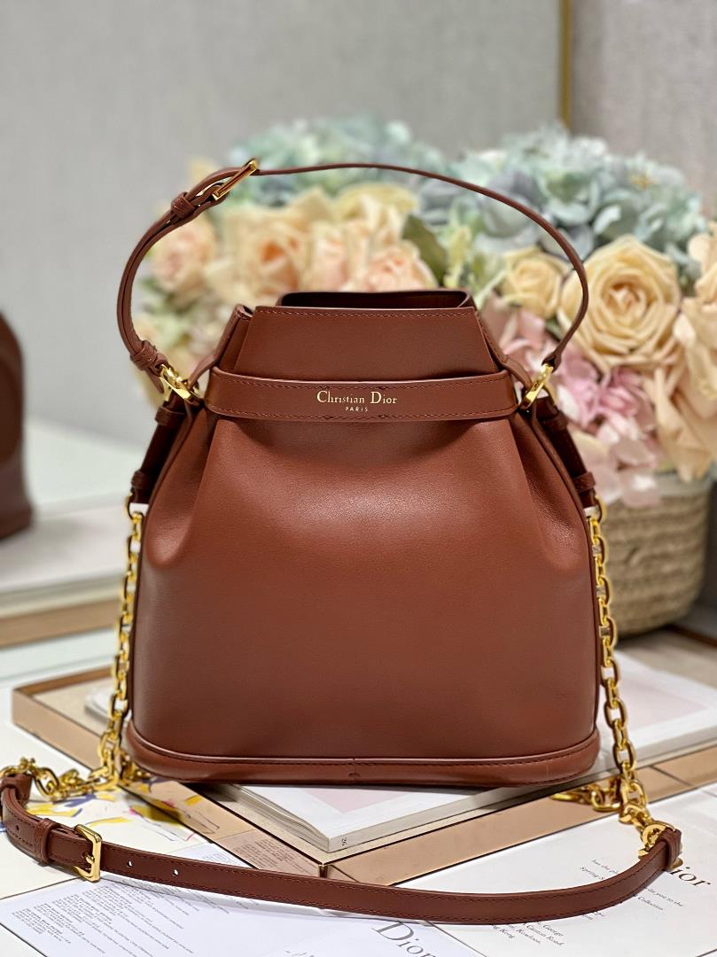 CEST DIOR large handbag brownThis Cest Dior handbag is a new autumn 2023 item elegant and clas