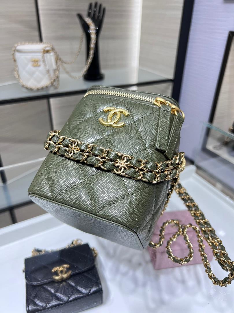 chanel 22K New Double Chain Box Pack CaviarFull leather interior with builtin mirror for