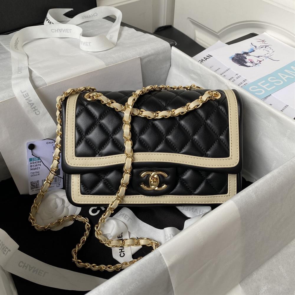 Chanel23B New CF AS4289 Panda VintageBlack and white color matching crossbody one shoulder multiple carrying methods fully unleashing elegant tempe