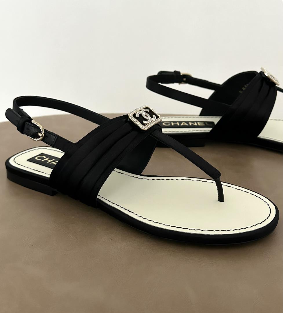 Silk Sandals Size 353637383940 It is made of silk fabric with a toe clip design making your to