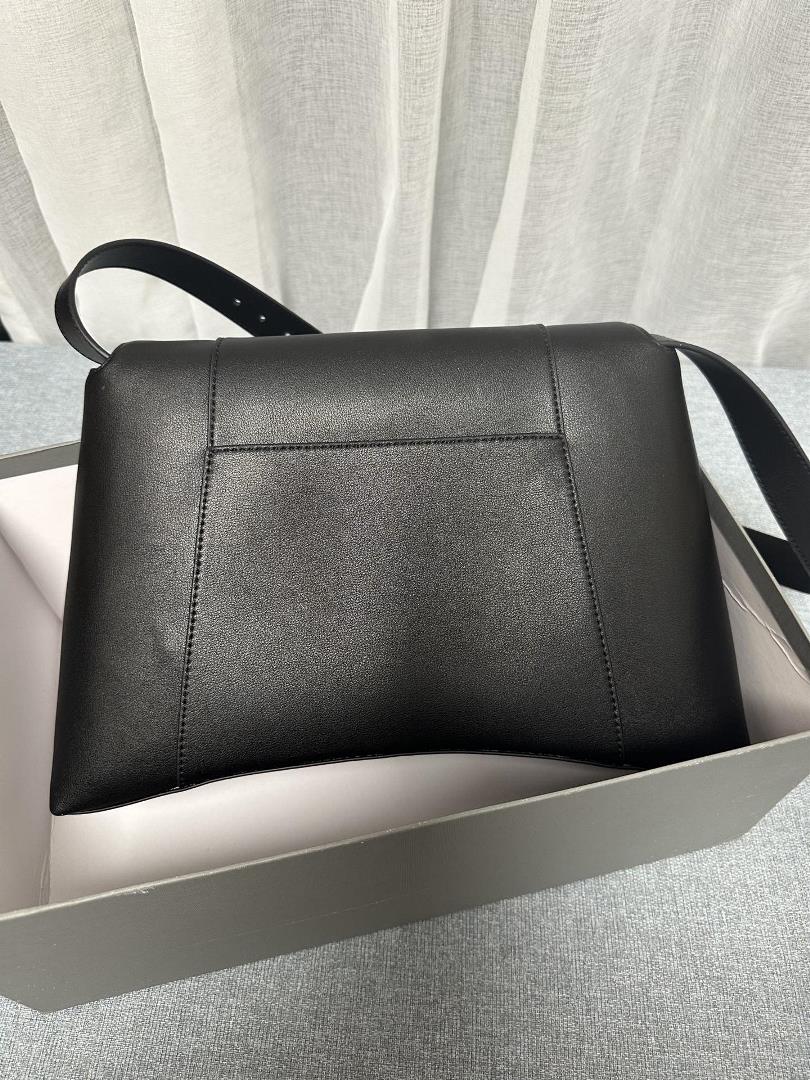 Balenciag Downtown 21ss a popular hourglass bag in the new autumn and winter season with a met