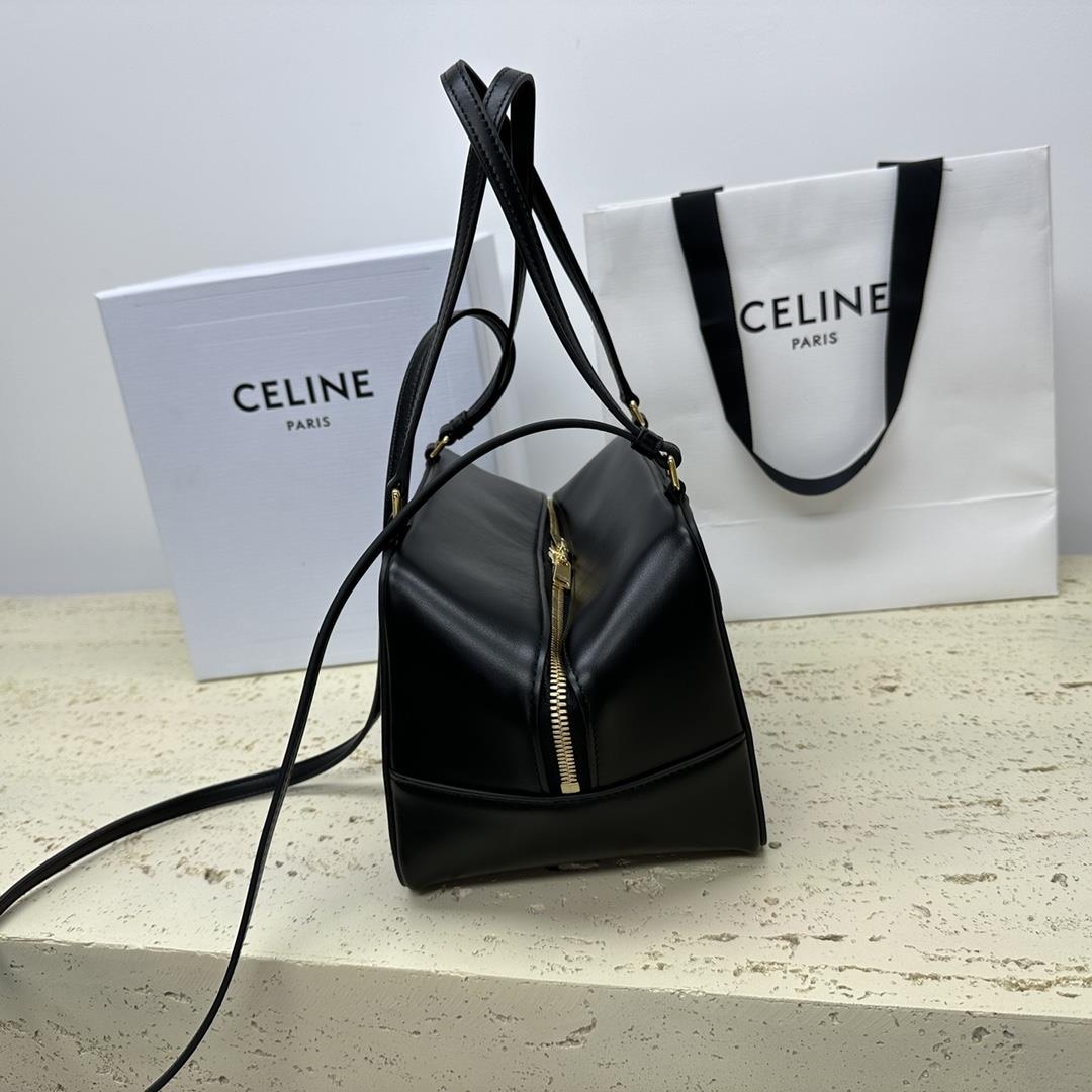 Celines new FOLDED CUBE smooth cow leather handbag lined with suede cow leather carrying shoul