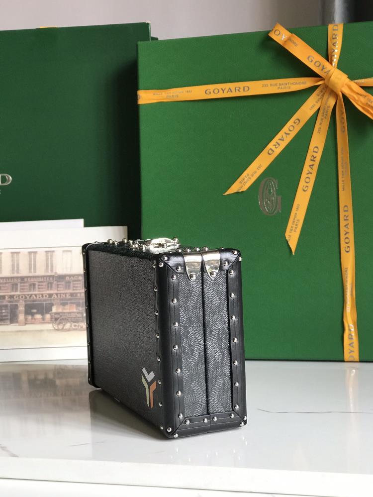 goyard small square box limited edition painted version The Minaudio bag is a classic inte