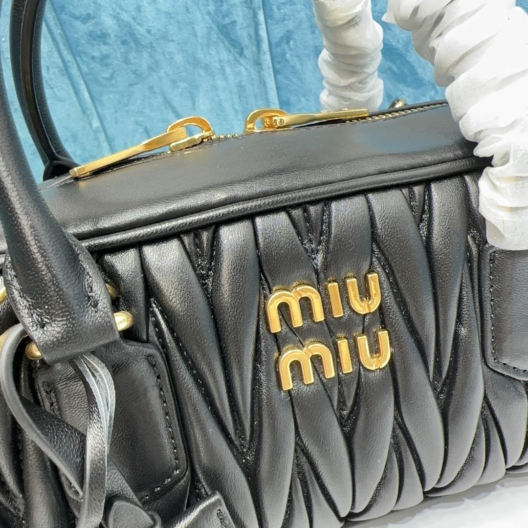 5BB148 Mius new bowling bag mainly promoted on the official website is definitely a pop