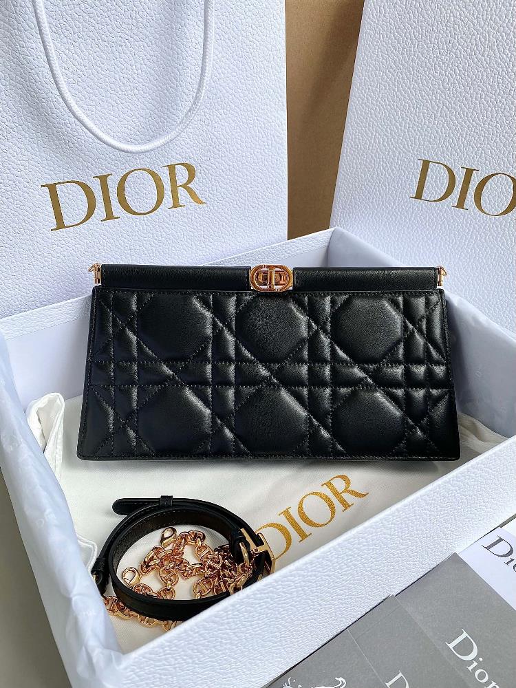 black Chain handbag Still an indispensable classic Darling grid CD metal opening and closing closure creates a sense of refinementVery elegant and fem