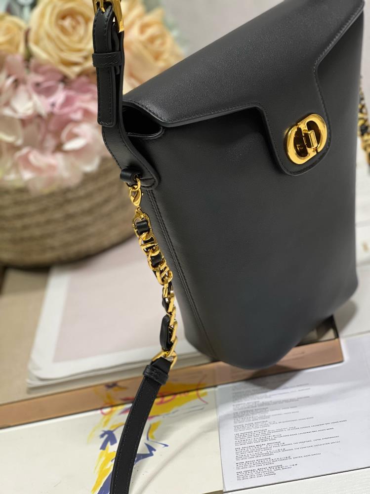 The MONTAIGNE Mini Chain Bucket Bag is personalized to meet the needs and desires of fashi