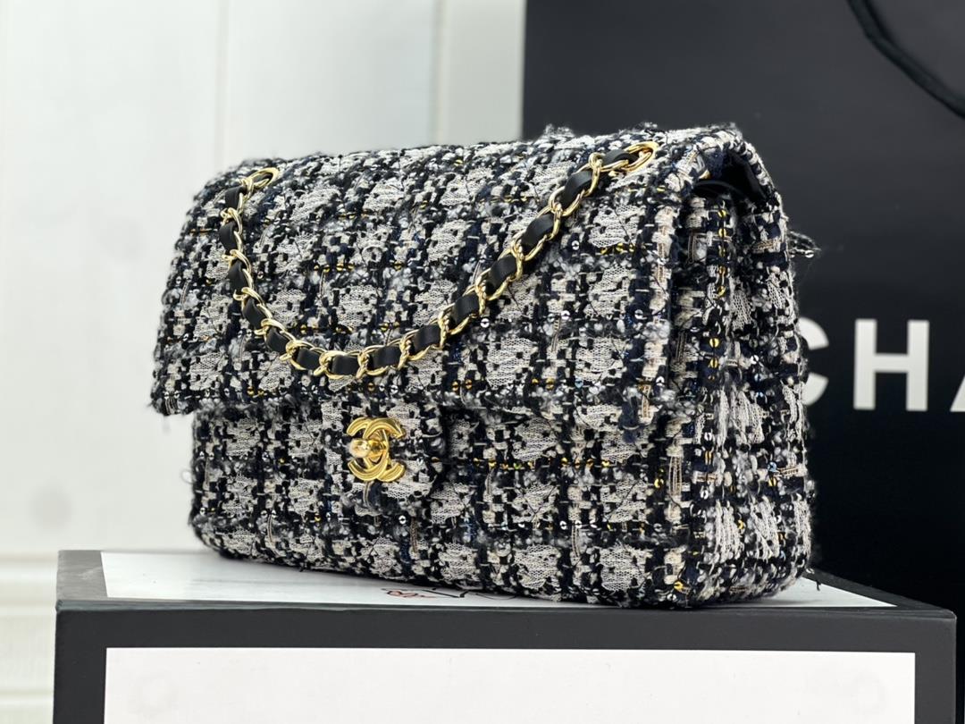 Chanel CF woolen series this is a bag that can be praised by all friends around us for it