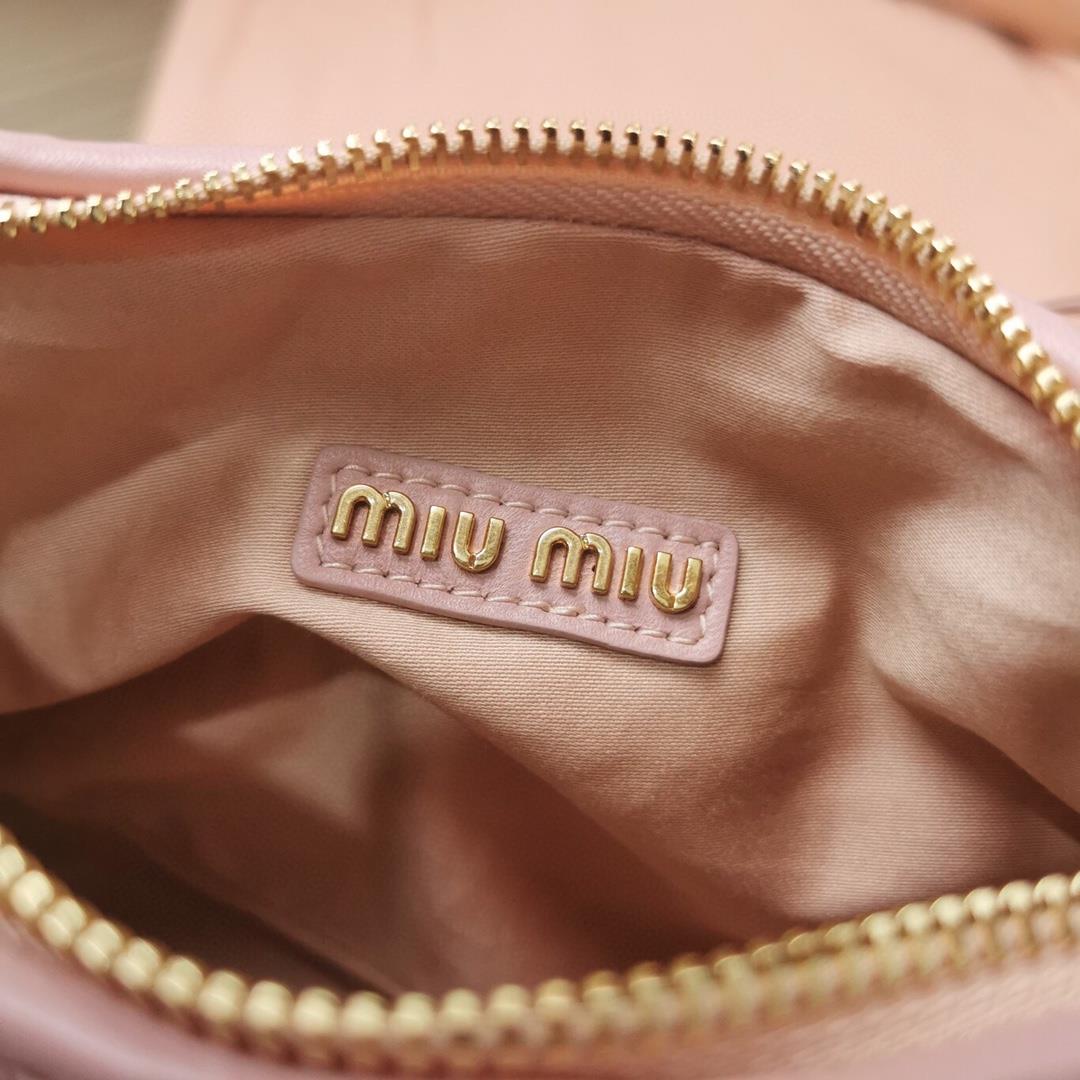 Medium The MiuWander handbag a new product from M family features the iconic Matelasse texture