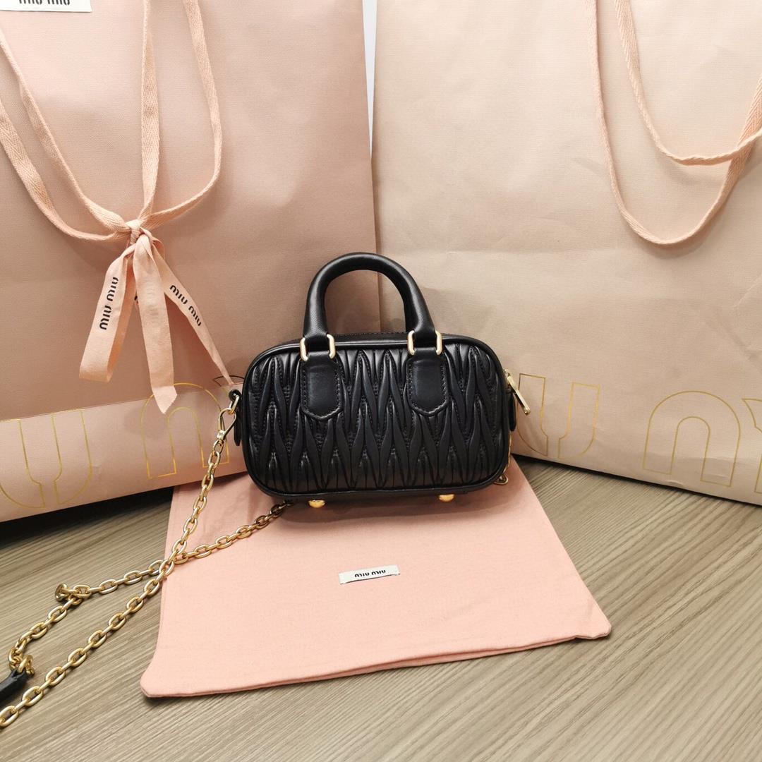 Small size The M familys new product Too Pretty Bowling Handbag features imported lamb skin cl