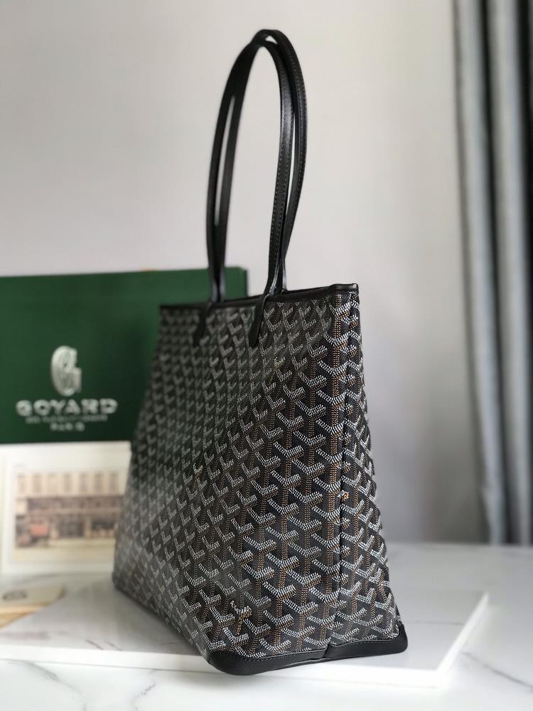 The Goyard bag has long been a symbol of luxury and sophistication Its timeless design an