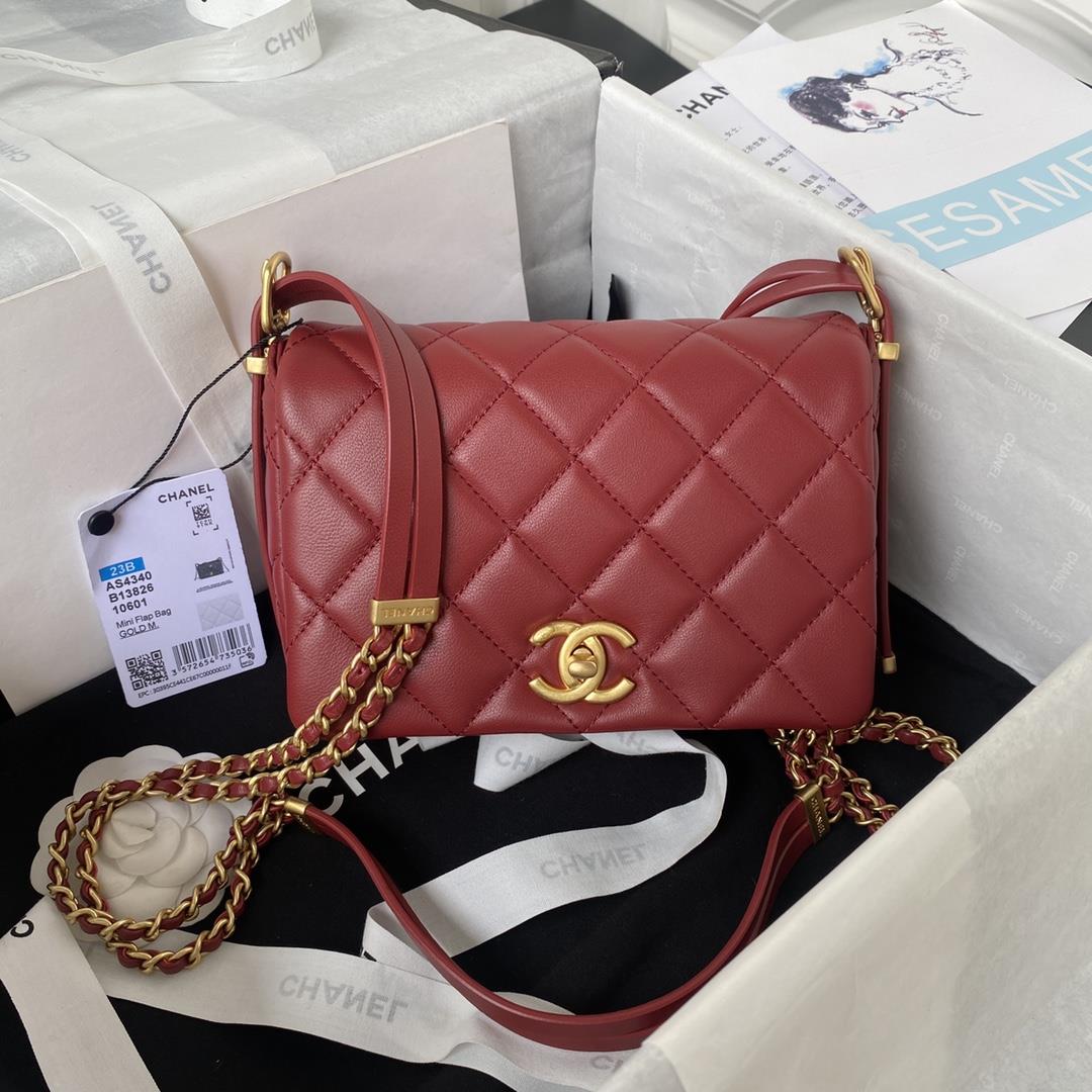 Chanel 23B Practical Postman Square Fat Handle Mini AS4340 Most of the good looks this season are ma