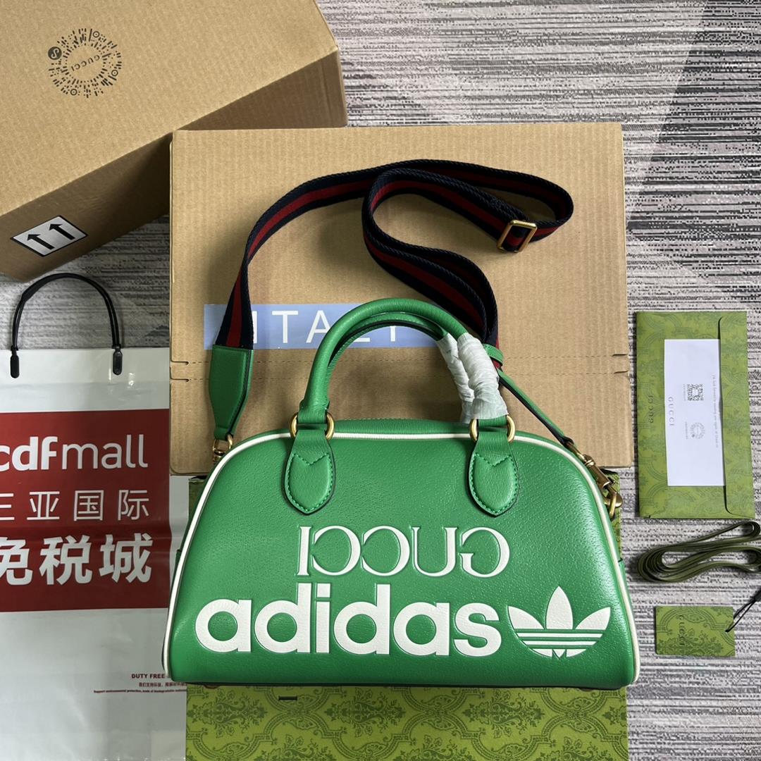 Comes with a fully packaged adidas x Gucci co branded series mini travel bag As one of the adidas