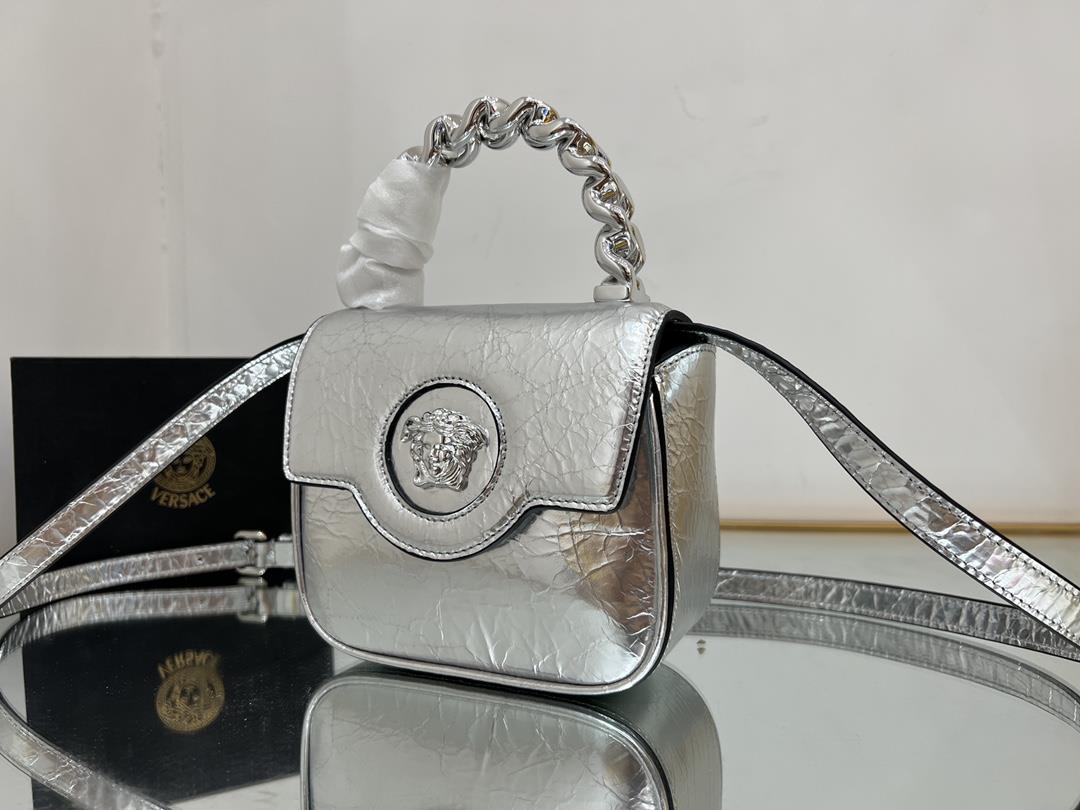 Silver Elephant VERSACE patent leather returns to the Little Queen to pack a modern corner