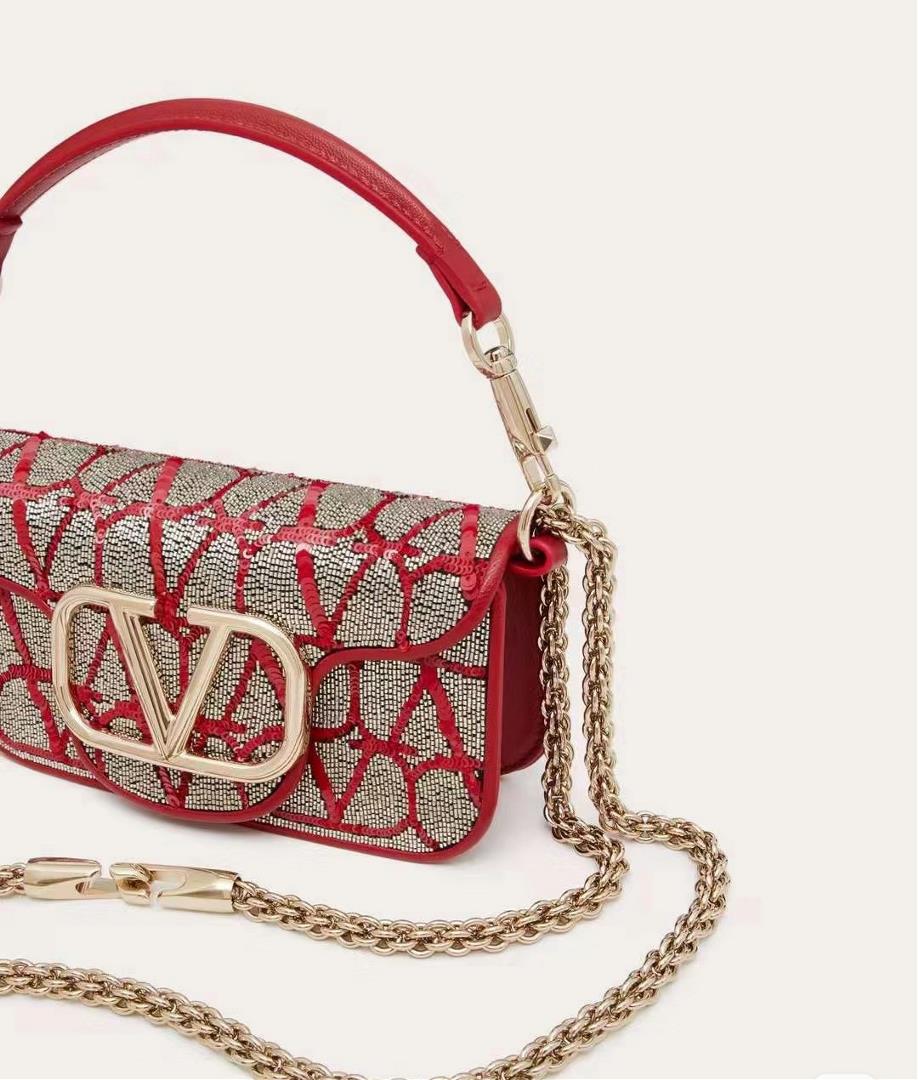 Pearl leather Valentino Garavani Mini Loc calfskin handbag with matching enamel VLogo Signatur