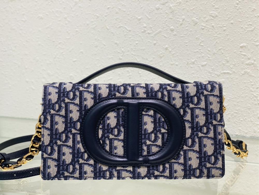 CD Signature Mini Chain Handbag Blue Oblique Print This CD Signature mini chain handbag is a new addition to the 2023 autumnwinter clothing collectio