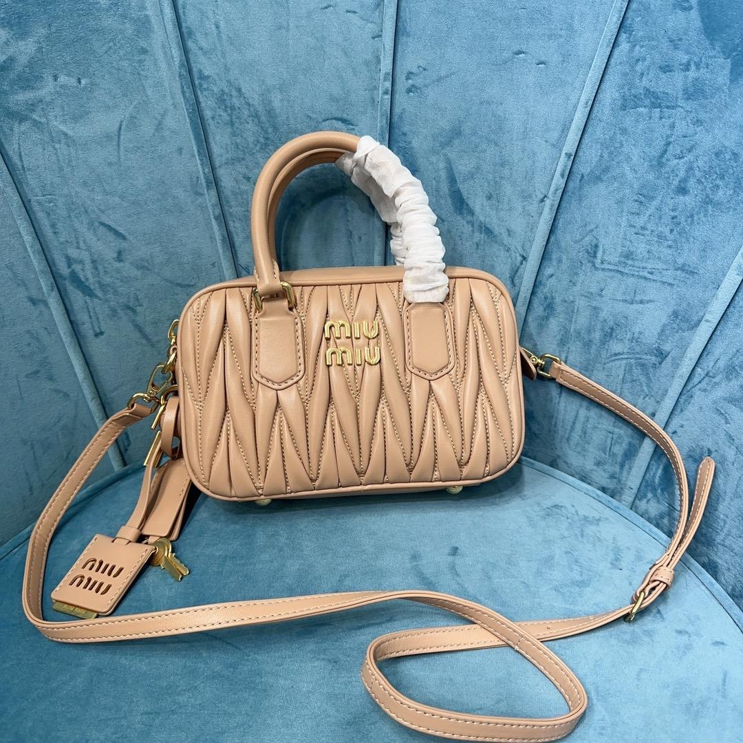 5BB123 MiuMius new Too Pretty Bowling Handbag is made of imported lamb skin classic brand iconic Ma