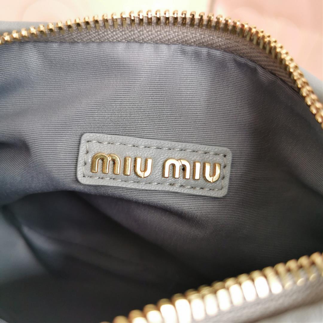 Medium The MiuWander handbag a new product from M family features the iconic Matelasse texture