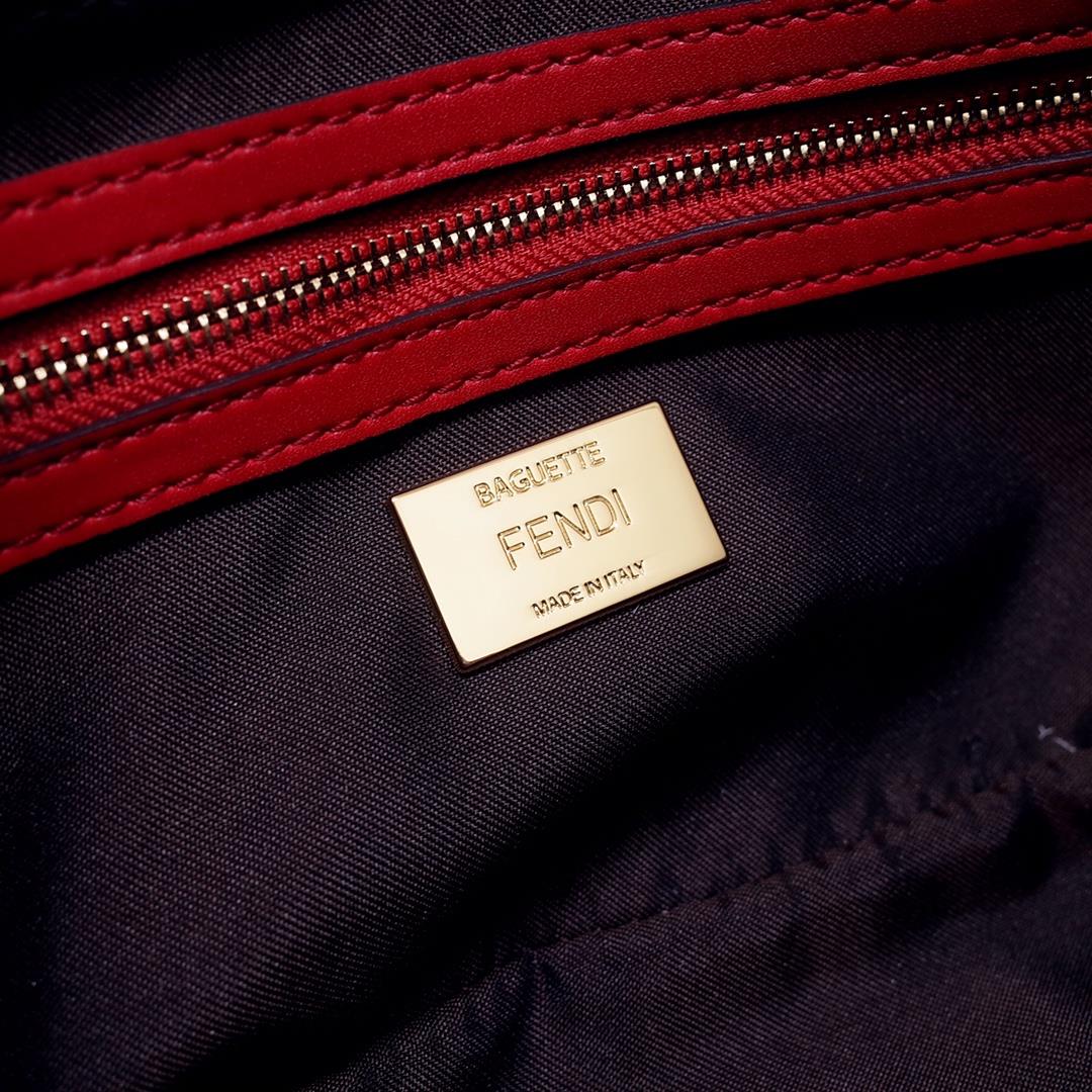 The FEND1 iconic Baguette Medium handbag features a flip design and FF magnetic buckle The lin