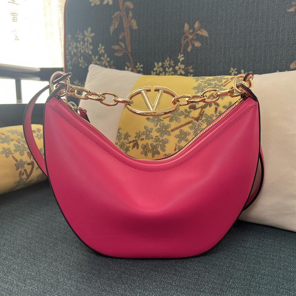 Small model 2080B plain weaveGARAVANI VLOGO MOON small chain leather HOBO handbag Thanks to a chain and detachable leather shoulder straps this hand