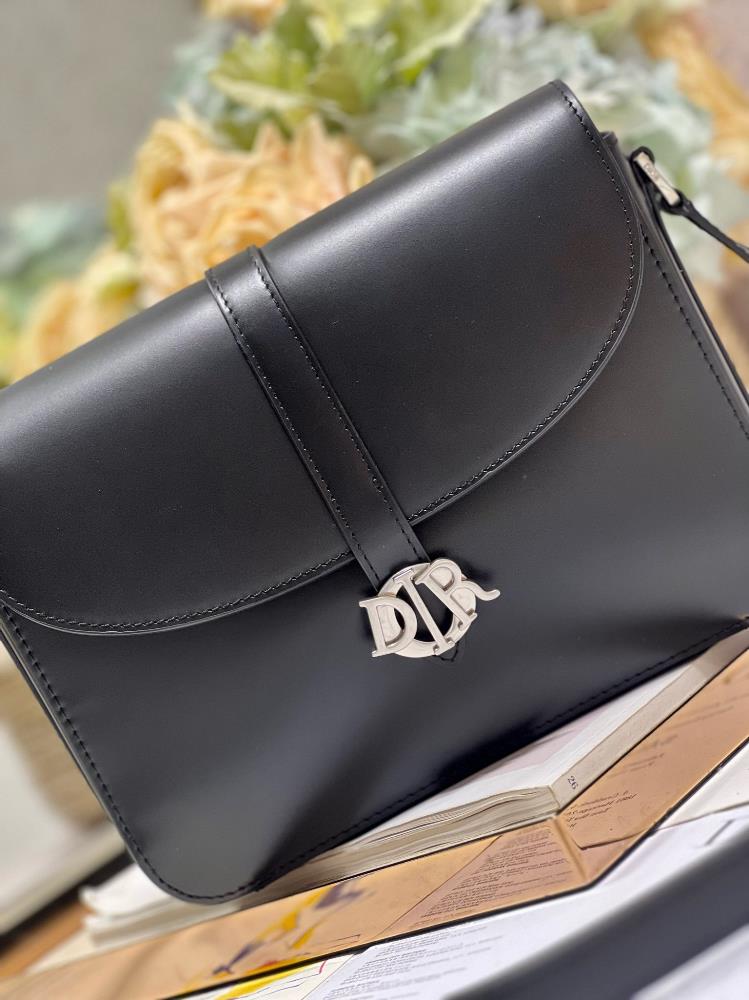 Dior Men 24 SpringSummer Mens Bag BlackDior reinterprets the new style and elements of H