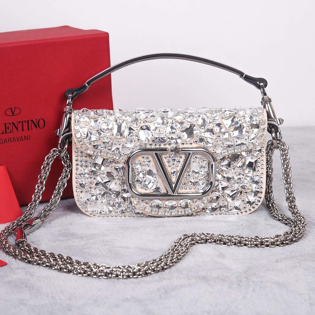 Crystal styleThe Valentino Garavani Mini Loc handbag is adorned with crystals and Vlogo Signature ma