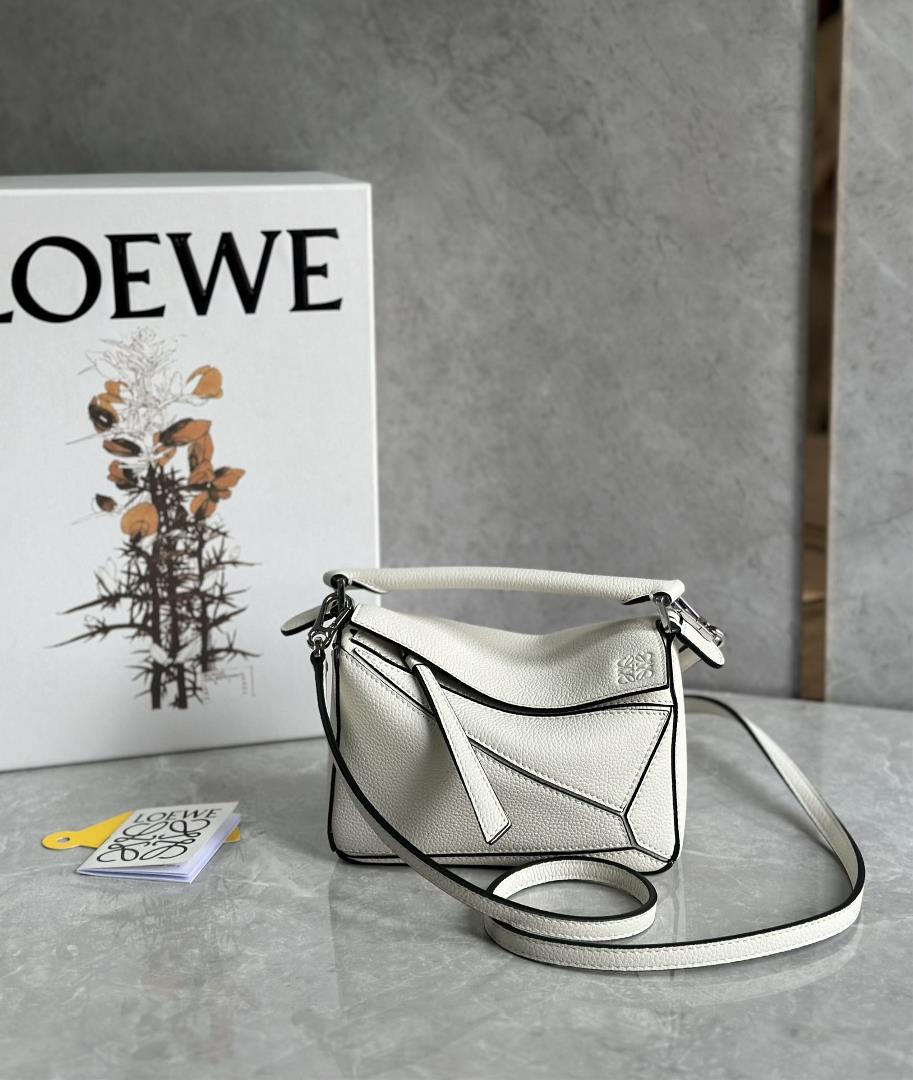 Mini 680LOEWE Luo Yiweis super cute mini geometry bag PUZZLE NEW is full of cool fashion sense big b