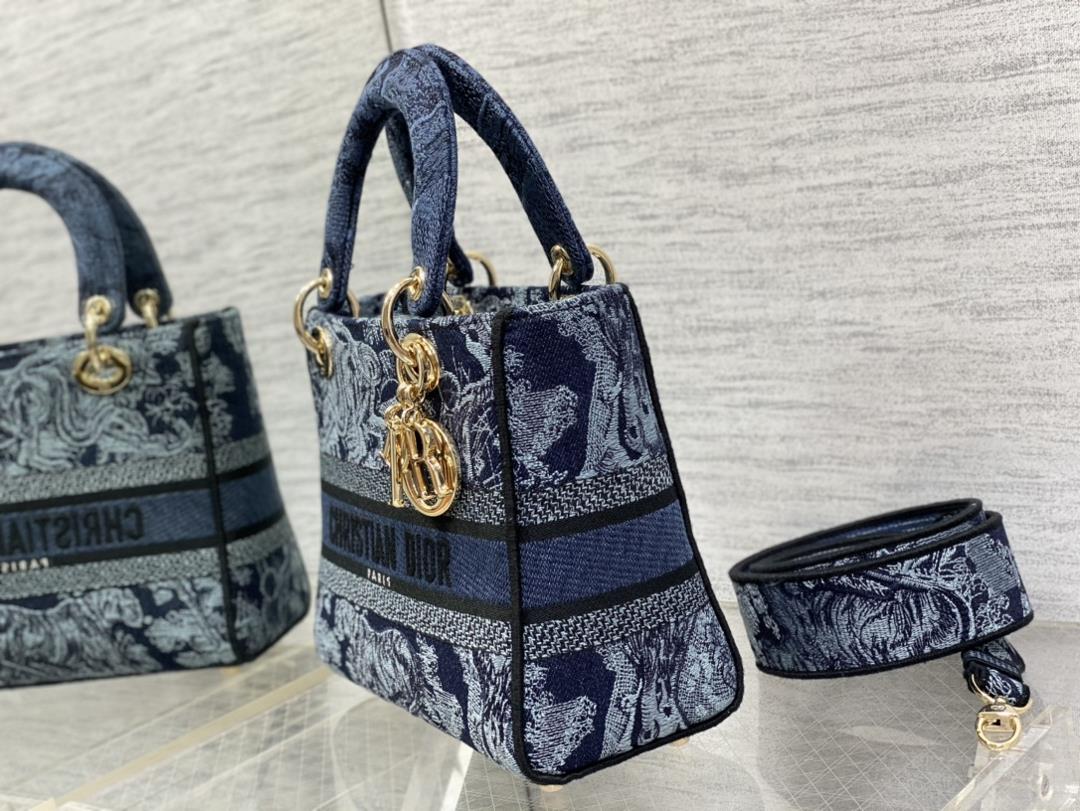 dior in stock Ladys latest denim blue tiger embroidery series is full of charm classic g