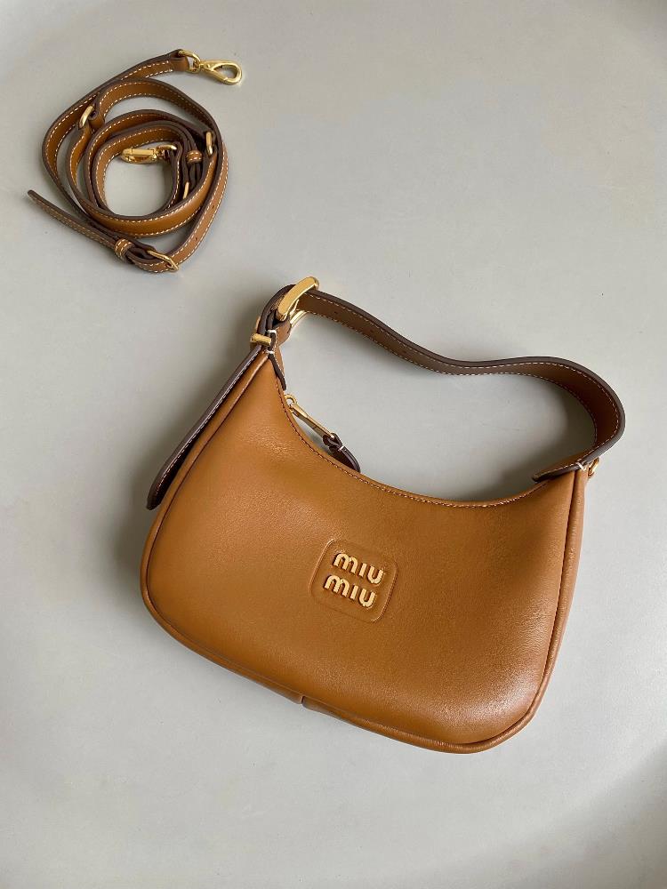 Autumn and winter are seasons of transition and my Miu Miu bag effortlessly adapts to eac