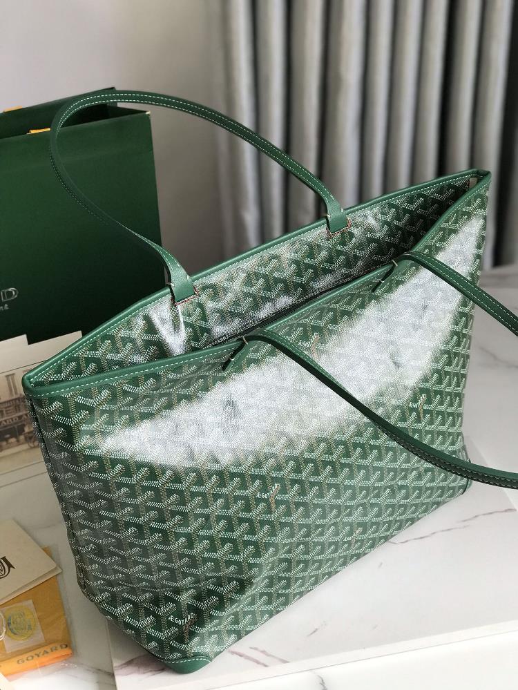 In todays fastpaced world fashion trends come and go but the Goyard bag remains a time