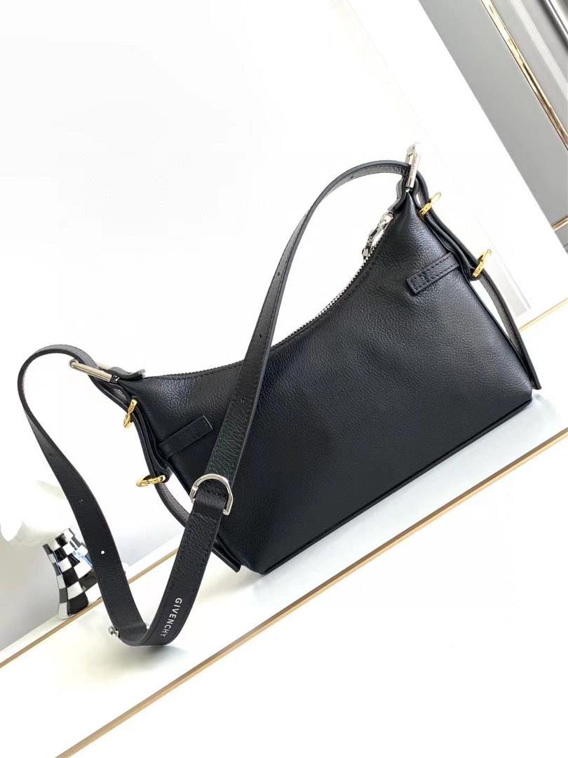 givency Voyou Underarm BagThe newly launched latest handbag VOYOU symbolizes that your lea