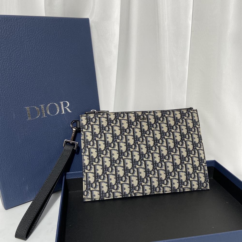 DIOR handbag 9907This A5 handbag is stylish and minimalist Crafted with beige and black Oblique printed fabric embellished with black grain cow leat